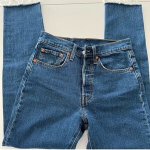 Levi size 26 Classic High-Rise Blue Jeans